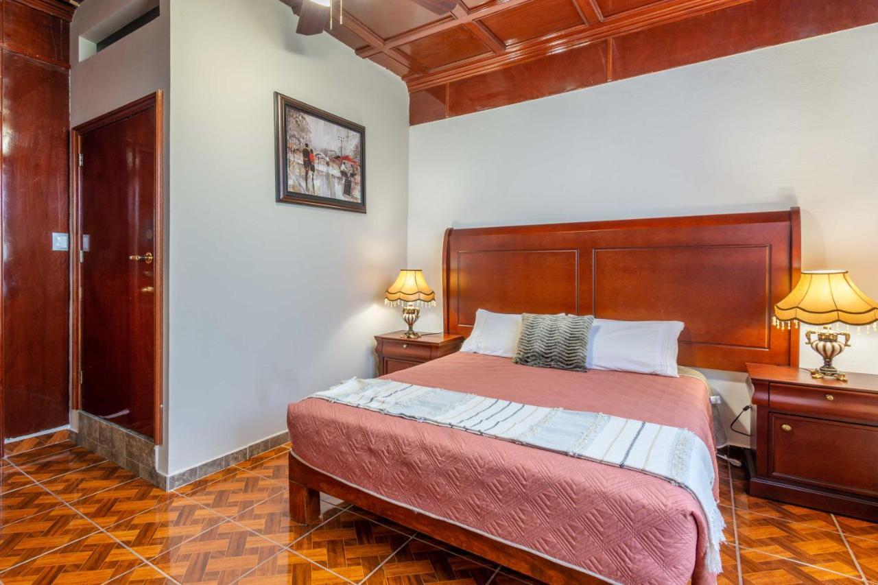 Hosteria Casa Marquez Leon Bagian luar foto