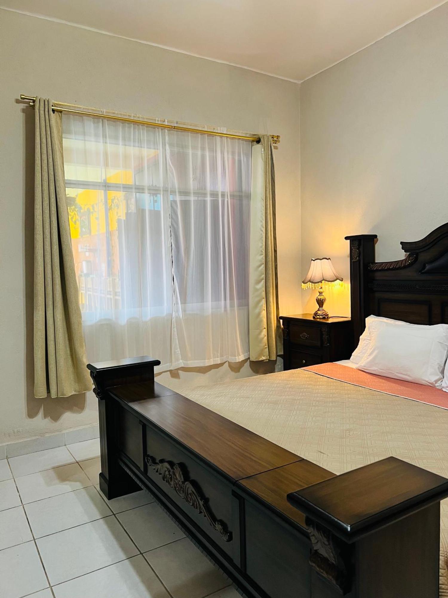 Hosteria Casa Marquez Leon Bagian luar foto