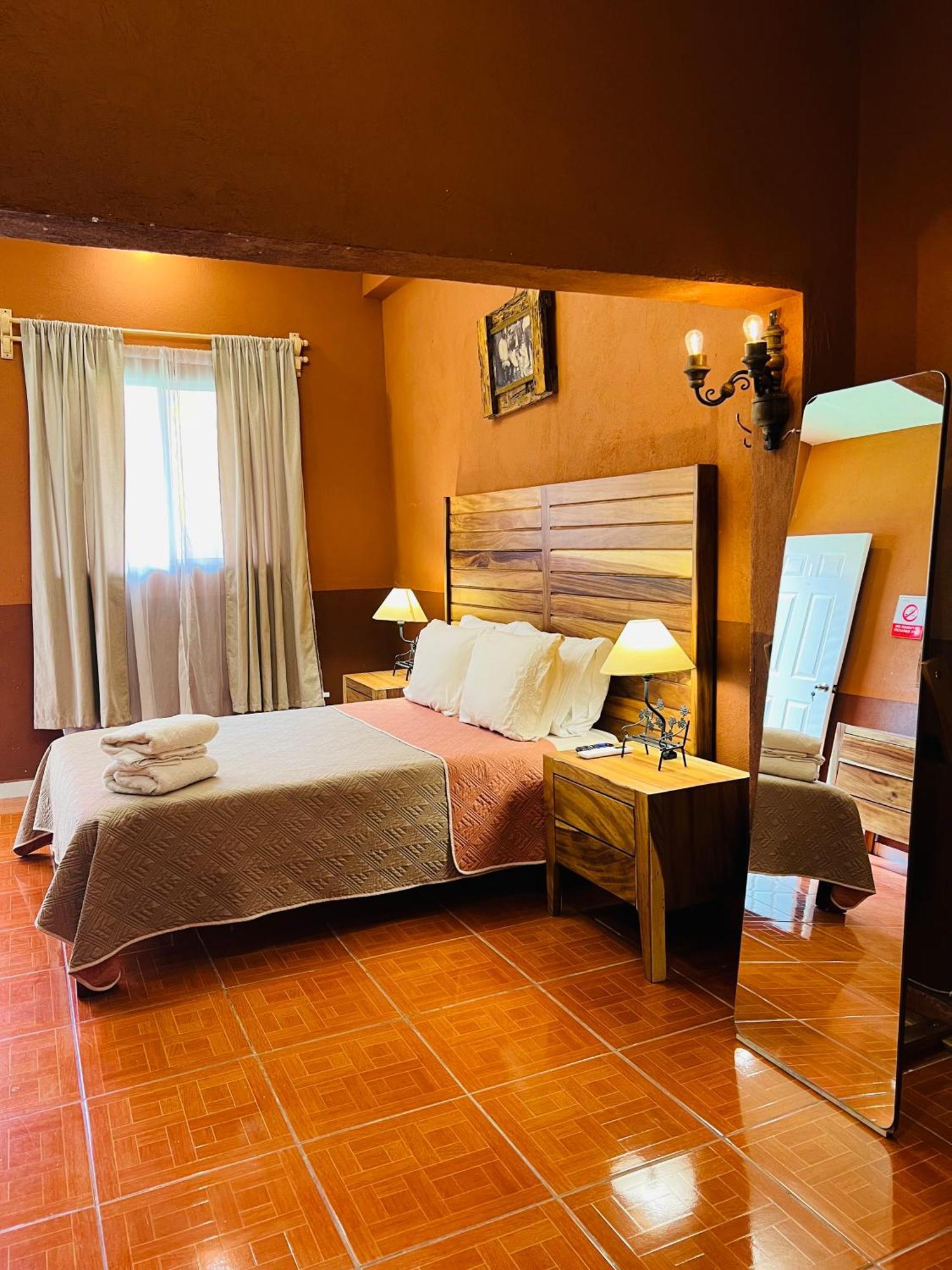 Hosteria Casa Marquez Leon Bagian luar foto