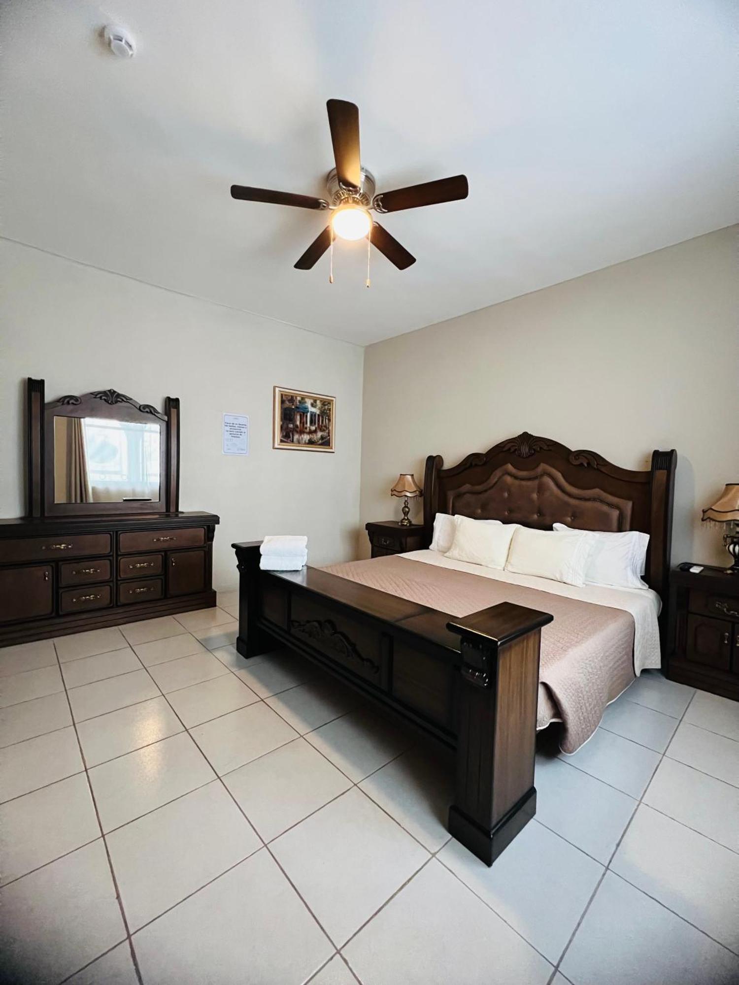 Hosteria Casa Marquez Leon Bagian luar foto