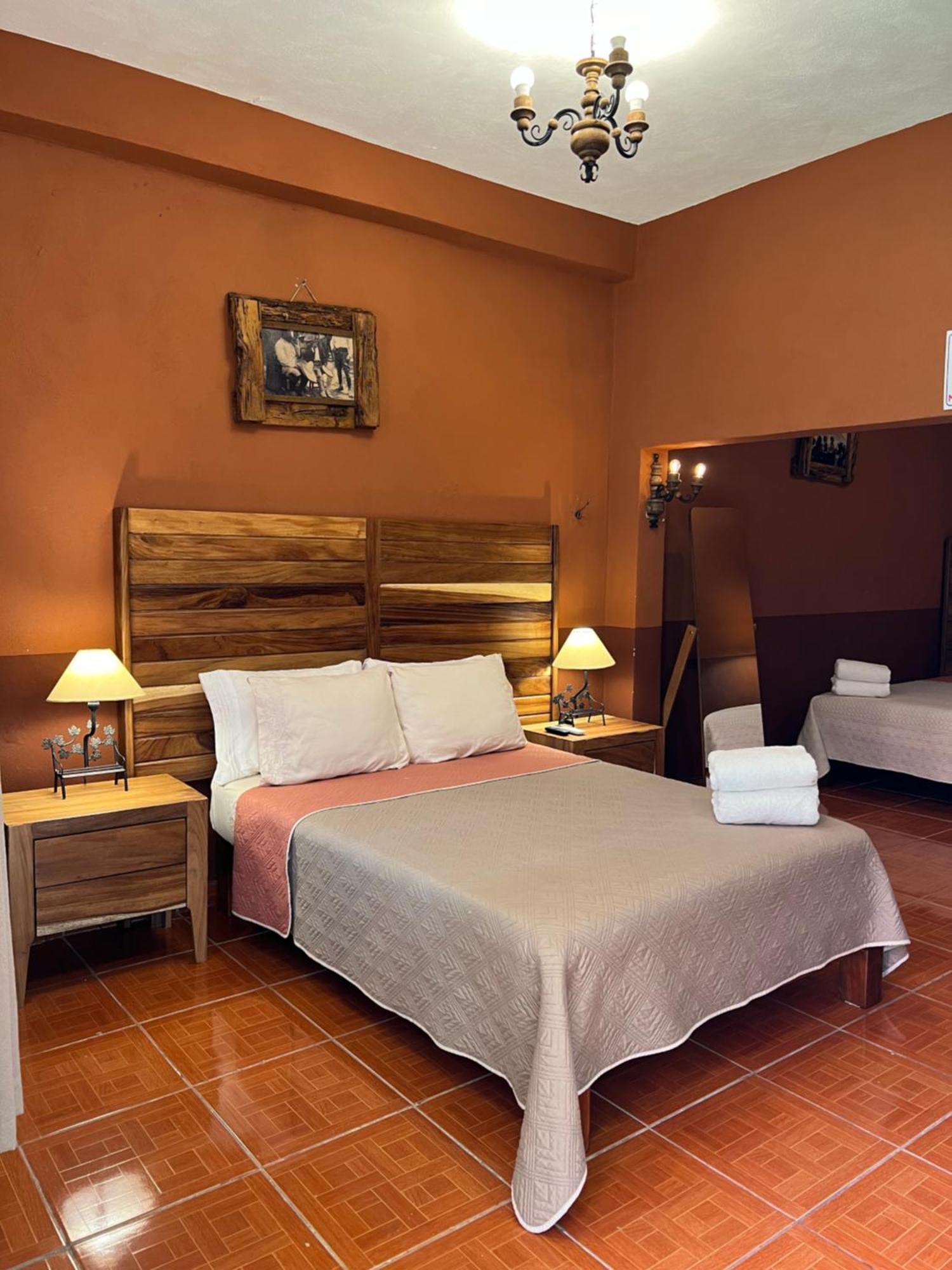 Hosteria Casa Marquez Leon Bagian luar foto