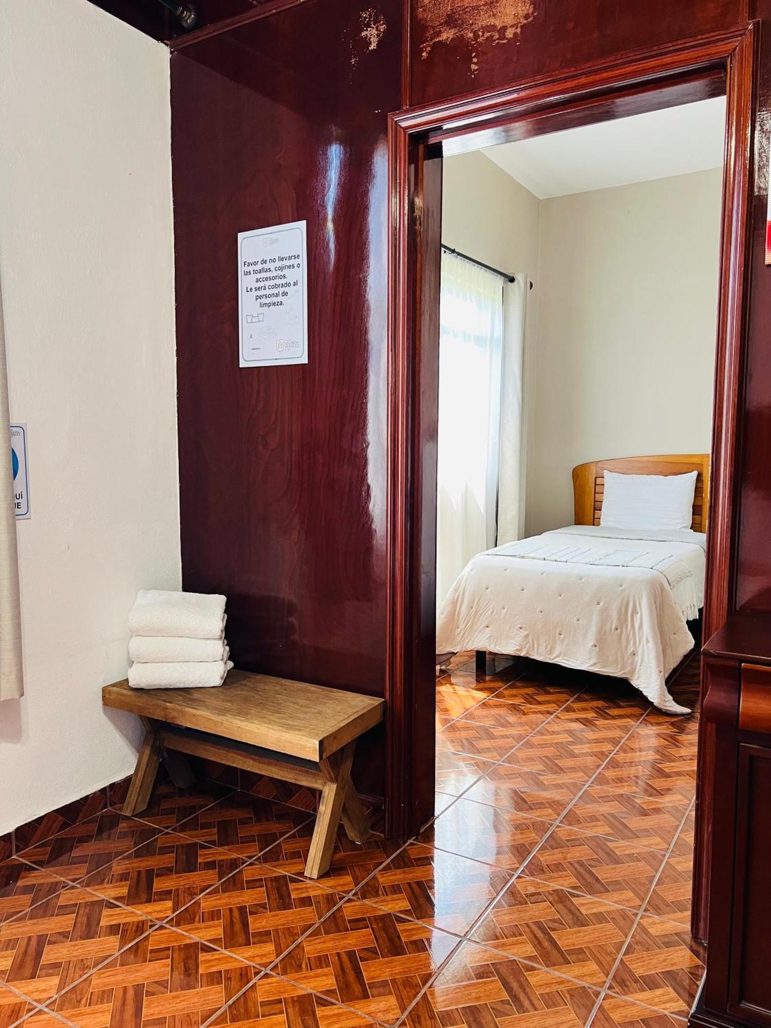 Hosteria Casa Marquez Leon Bagian luar foto