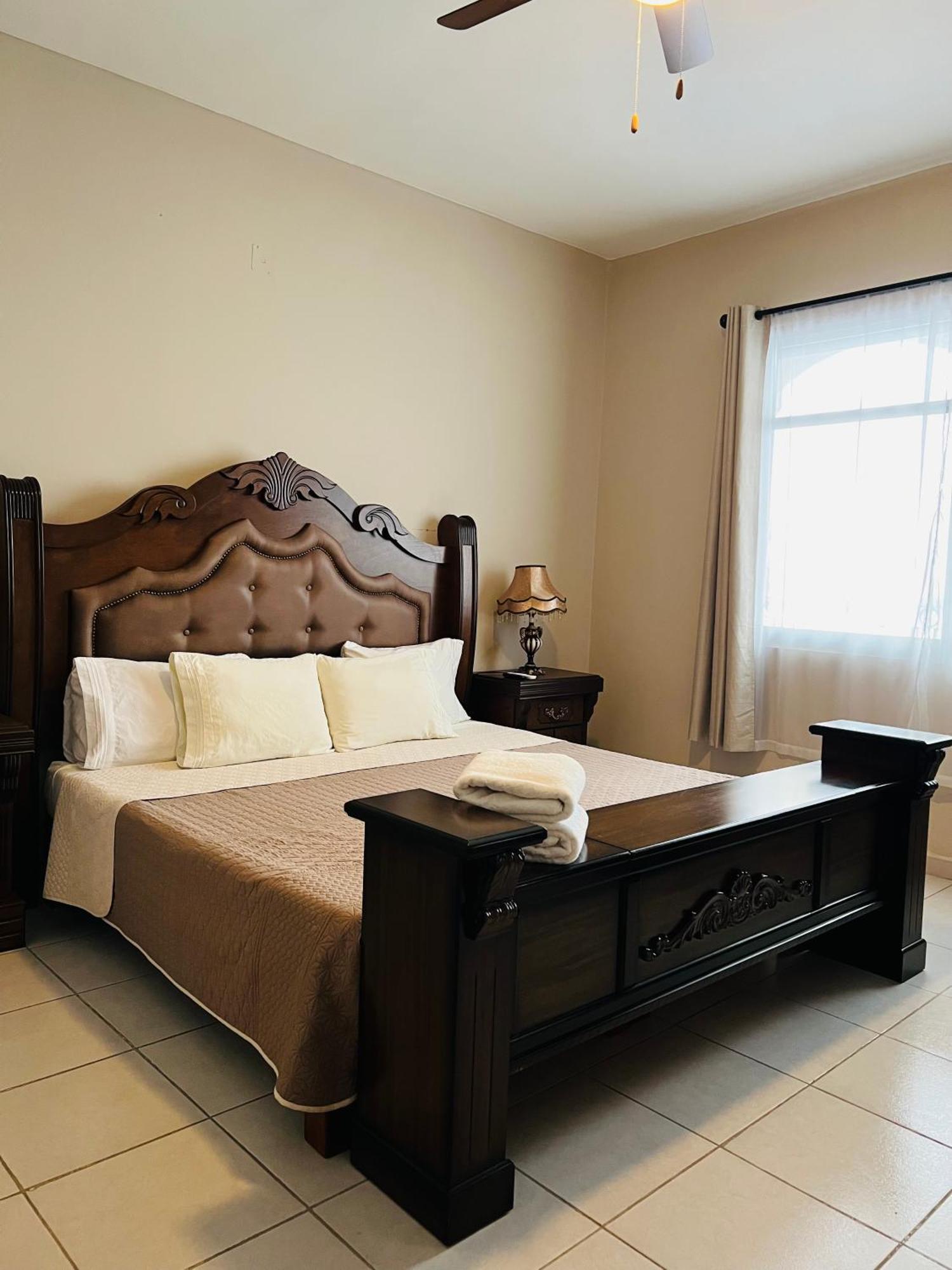 Hosteria Casa Marquez Leon Bagian luar foto