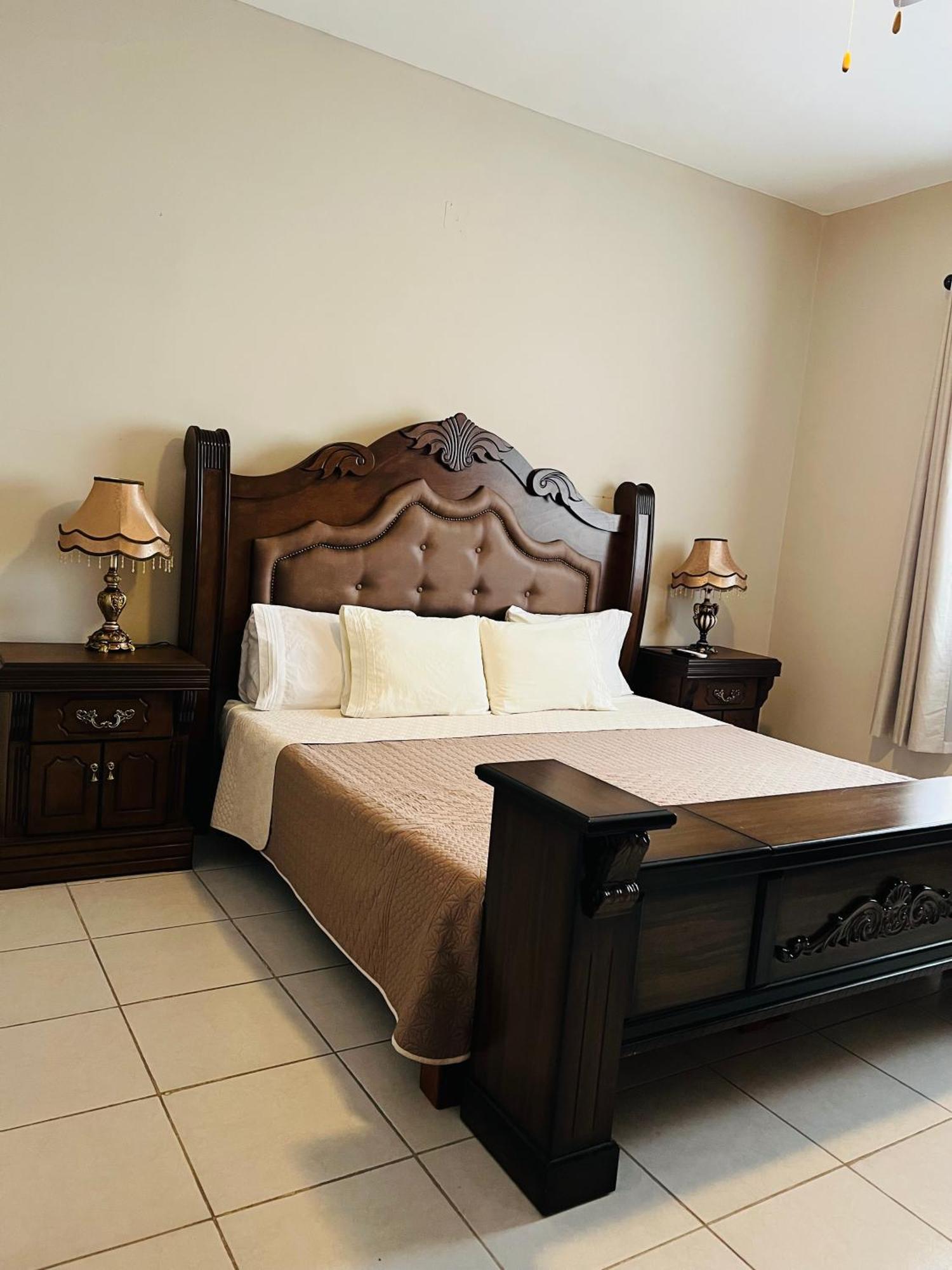 Hosteria Casa Marquez Leon Bagian luar foto