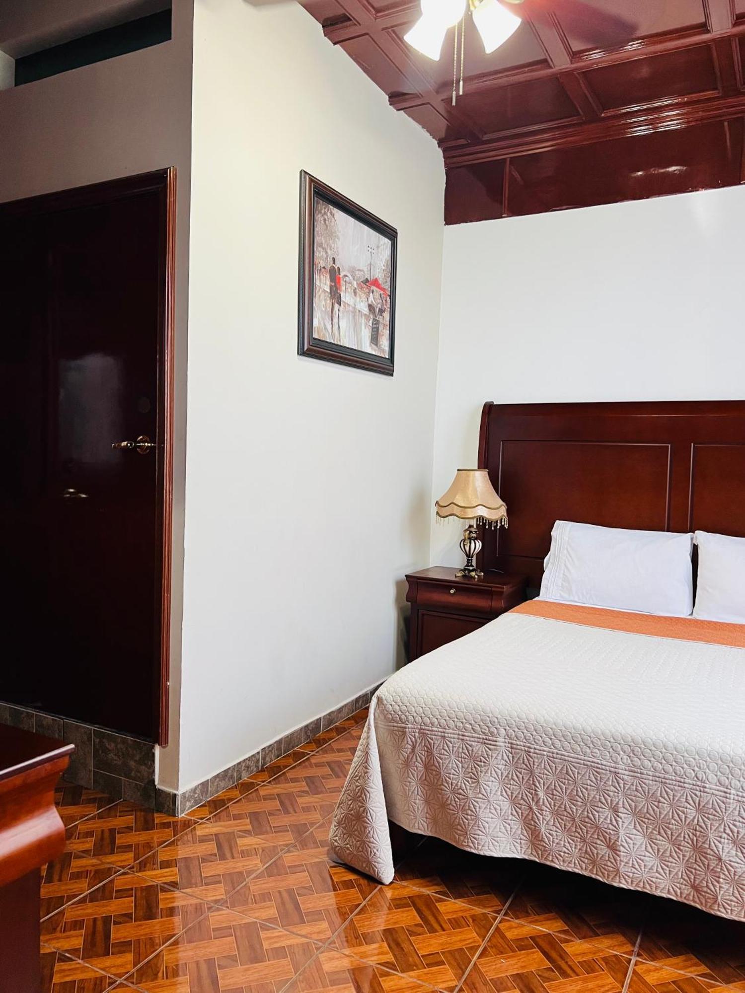 Hosteria Casa Marquez Leon Bagian luar foto