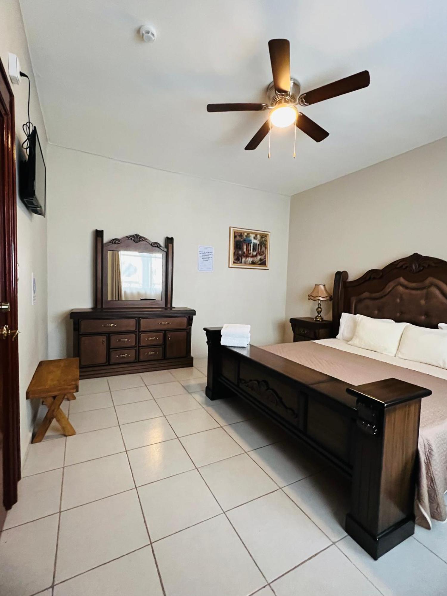 Hosteria Casa Marquez Leon Bagian luar foto